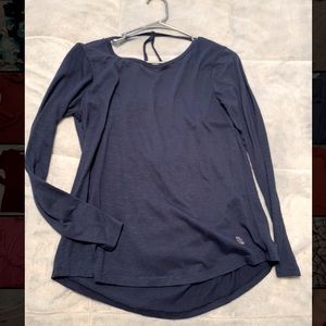 Long-sleeve backless top